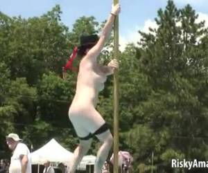 Mooie naakte meiden, grote tieten harde tepels kale kutjes en schuddende konten.