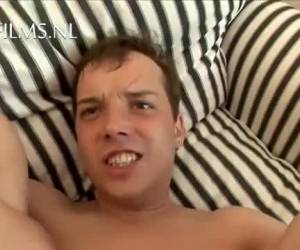 Pijpen of neuken deze twee geile homo jongens genieter er beiden erg van. Twinks , Homo geile jongens neuken erg geil anaal